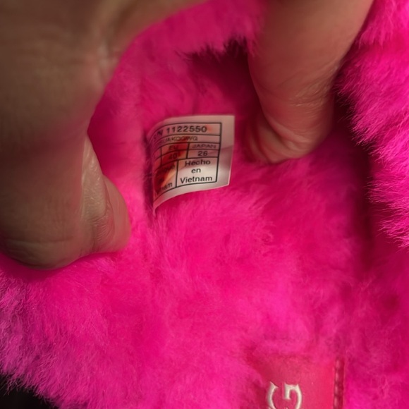 Ugg Disquette platform slippers
Hot pink
Gently used indoors only
Size 9 - Picture 7 of 8